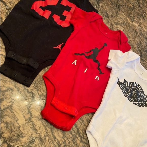 Jordan Classic Bodysuits - Picture 2 of 16